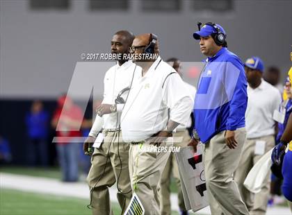 Thumbnail 3 in La Vega vs. Carthage (UIL 4A Division 1 Semifinal) photogallery.