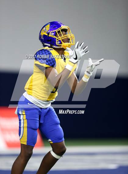 Thumbnail 3 in La Vega vs. Carthage (UIL 4A Division 1 Semifinal) photogallery.