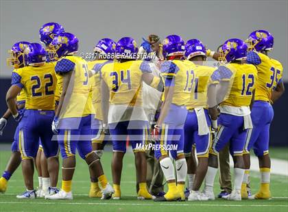 Thumbnail 1 in La Vega vs. Carthage (UIL 4A Division 1 Semifinal) photogallery.