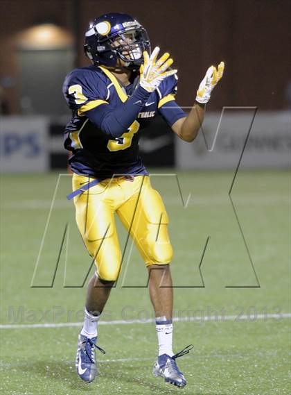 Thumbnail 2 in Central Catholic @ Seneca Valley photogallery.