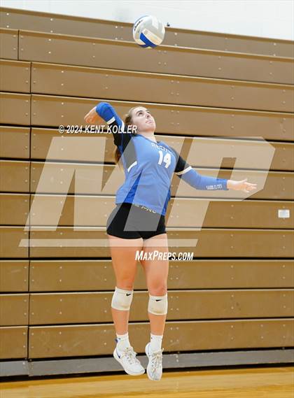 Thumbnail 1 in Regina vs. Almont  photogallery.