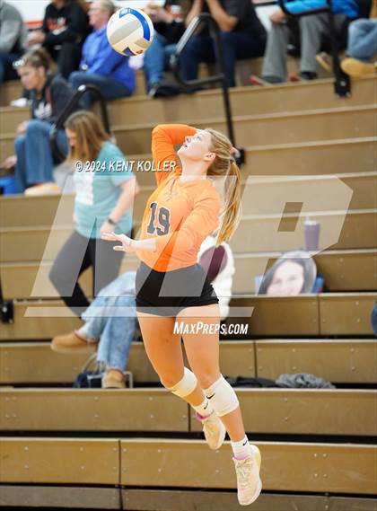 Thumbnail 2 in Regina vs. Almont  photogallery.
