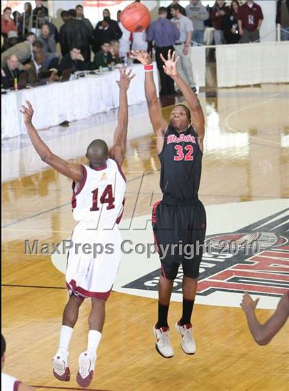 Thumbnail 3 in Westchester vs. St. Anthony's (Hoophall Classic) photogallery.