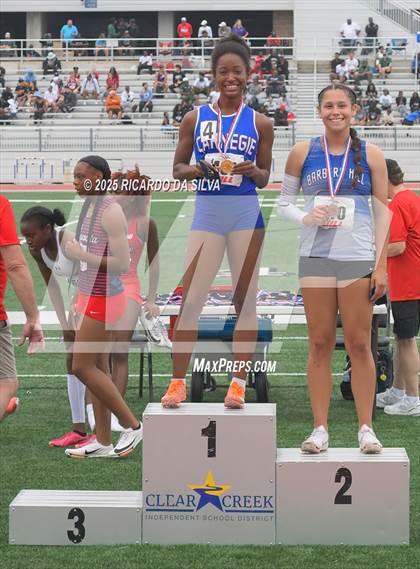Thumbnail 2 in UIL 5A Track Region III Final (Medal Ceremony) photogallery.