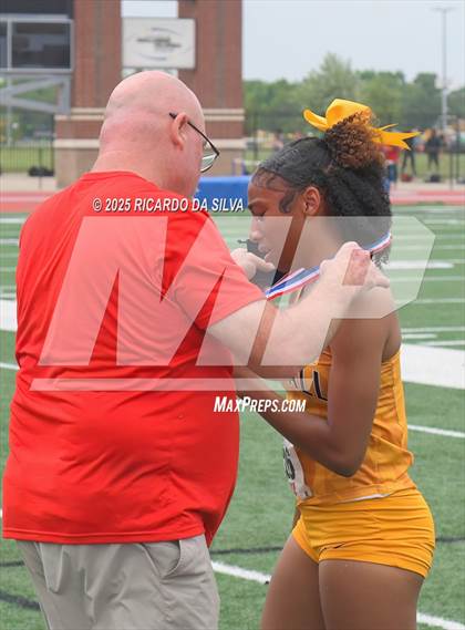 Thumbnail 1 in UIL 5A Track Region III Final (Medal Ceremony) photogallery.