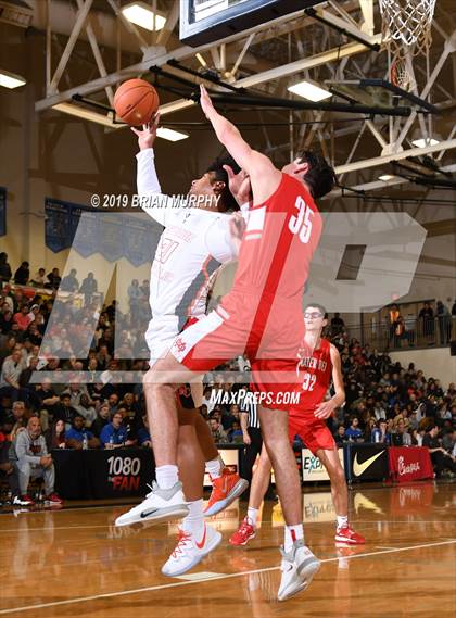 Thumbnail 3 in Mater Dei vs. Eastside Catholic (Les Schwab Invitational) photogallery.
