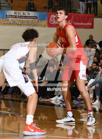 Thumbnail 1 in Mater Dei vs. Eastside Catholic (Les Schwab Invitational) photogallery.