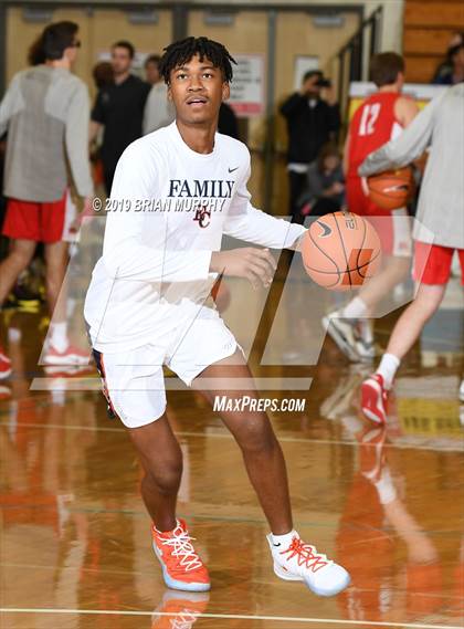 Thumbnail 2 in Mater Dei vs. Eastside Catholic (Les Schwab Invitational) photogallery.