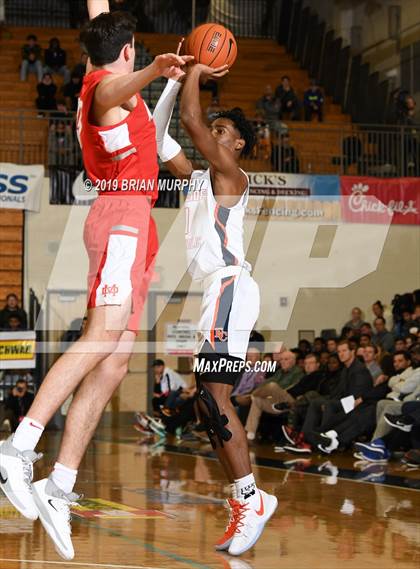 Thumbnail 1 in Mater Dei vs. Eastside Catholic (Les Schwab Invitational) photogallery.