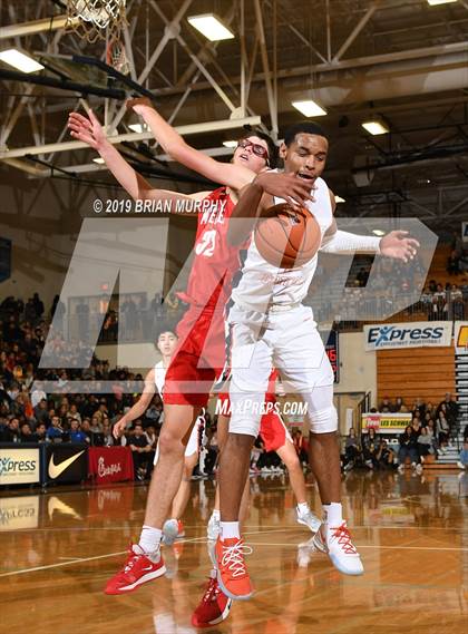 Thumbnail 3 in Mater Dei vs. Eastside Catholic (Les Schwab Invitational) photogallery.