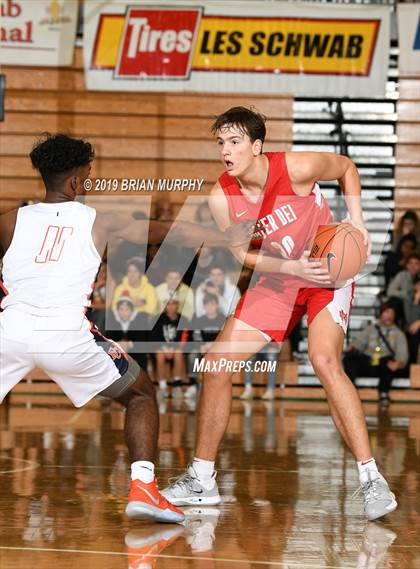 Thumbnail 1 in Mater Dei vs. Eastside Catholic (Les Schwab Invitational) photogallery.