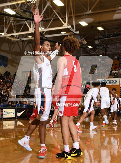 Thumbnail 2 in Mater Dei vs. Eastside Catholic (Les Schwab Invitational) photogallery.