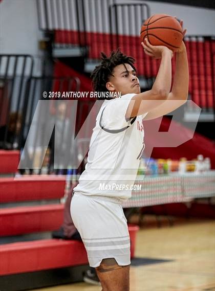 Thumbnail 2 in Burbank vs. West Campus (Cordova Christmas Classic) photogallery.