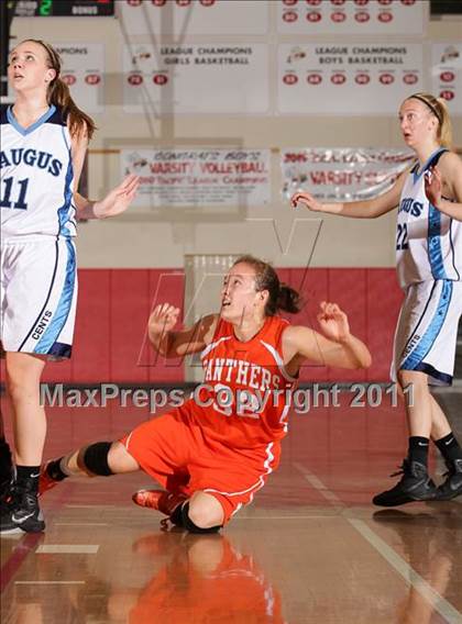 Thumbnail 3 in Poly vs. Saugus (West Coast Holiday Classic) photogallery.