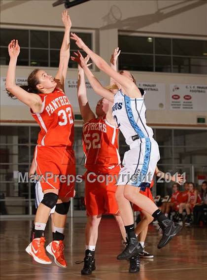 Thumbnail 2 in Poly vs. Saugus (West Coast Holiday Classic) photogallery.