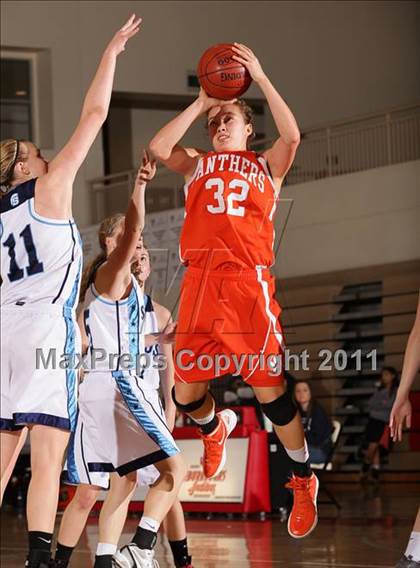 Thumbnail 2 in Poly vs. Saugus (West Coast Holiday Classic) photogallery.