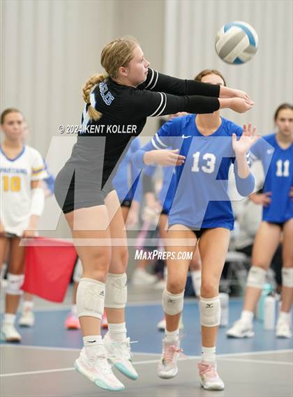 Thumbnail 1 in Lake Fenton vs. Utica Eisenhower (Motor City Power Series) photogallery.