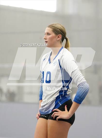 Thumbnail 2 in Lake Fenton vs. Utica Eisenhower (Motor City Power Series) photogallery.