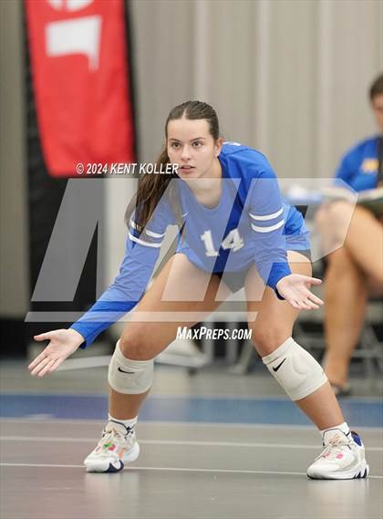 Thumbnail 1 in Lake Fenton vs. Utica Eisenhower (Motor City Power Series) photogallery.