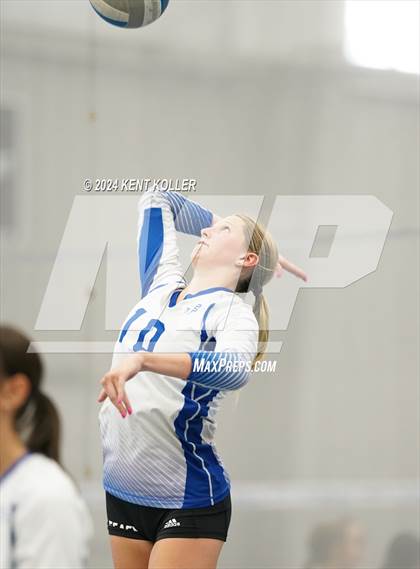 Thumbnail 3 in Lake Fenton vs. Utica Eisenhower (Motor City Power Series) photogallery.