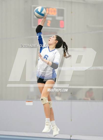 Thumbnail 3 in Lake Fenton vs. Utica Eisenhower (Motor City Power Series) photogallery.
