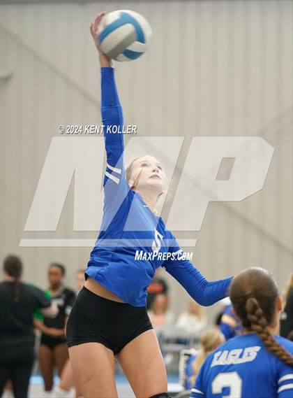 Thumbnail 3 in Lake Fenton vs. Utica Eisenhower (Motor City Power Series) photogallery.