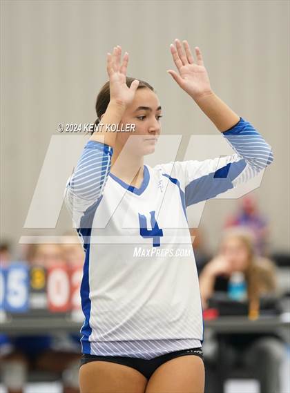 Thumbnail 2 in Lake Fenton vs. Utica Eisenhower (Motor City Power Series) photogallery.