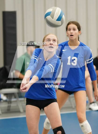 Thumbnail 1 in Lake Fenton vs. Utica Eisenhower (Motor City Power Series) photogallery.