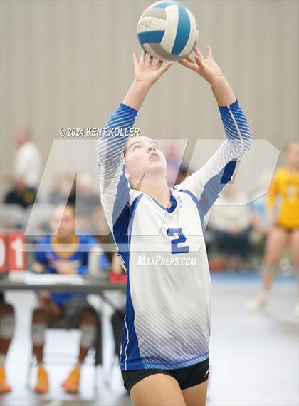 Thumbnail 3 in Lake Fenton vs. Utica Eisenhower (Motor City Power Series) photogallery.