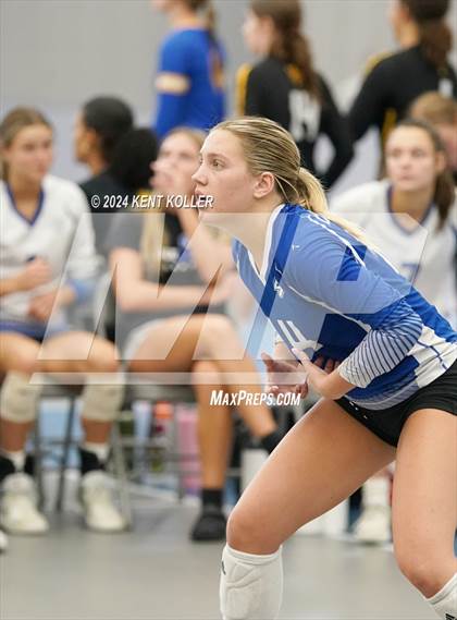 Thumbnail 2 in Lake Fenton vs. Utica Eisenhower (Motor City Power Series) photogallery.