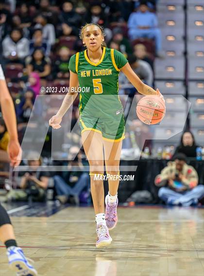Thumbnail 3 in New London vs. Mercy (CIAC Class MM Final) photogallery.