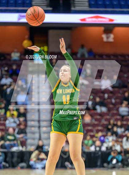 Thumbnail 2 in New London vs. Mercy (CIAC Class MM Final) photogallery.