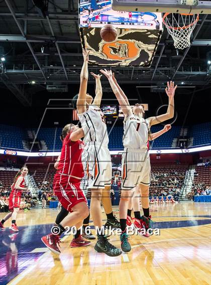 Thumbnail 1 in Greenwich vs. Stamford (CIAC Class LL Final) photogallery.
