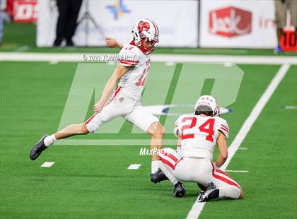 Thumbnail 3 in Cedar Hill vs. Katy (UIL Class 6A D2 Final) photogallery.