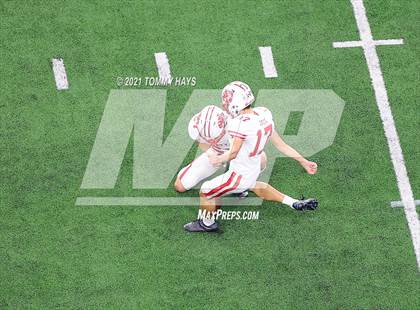 Thumbnail 2 in Cedar Hill vs. Katy (UIL Class 6A D2 Final) photogallery.