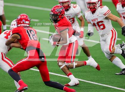 Thumbnail 2 in Cedar Hill vs. Katy (UIL Class 6A D2 Final) photogallery.