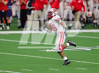 Thumbnail 1 in Cedar Hill vs. Katy (UIL Class 6A D2 Final) photogallery.