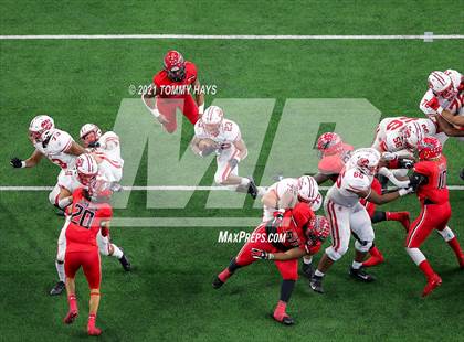 Thumbnail 3 in Cedar Hill vs. Katy (UIL Class 6A D2 Final) photogallery.