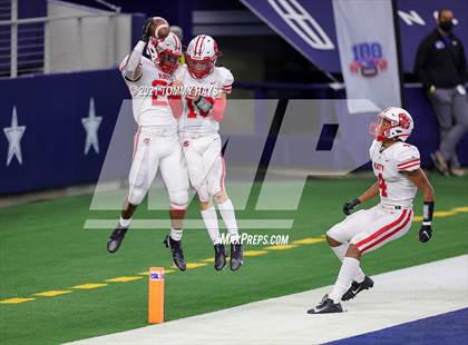 Thumbnail 1 in Cedar Hill vs. Katy (UIL Class 6A D2 Final) photogallery.