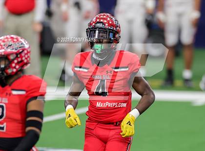 Thumbnail 3 in Cedar Hill vs. Katy (UIL Class 6A D2 Final) photogallery.