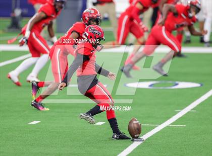Thumbnail 1 in Cedar Hill vs. Katy (UIL Class 6A D2 Final) photogallery.