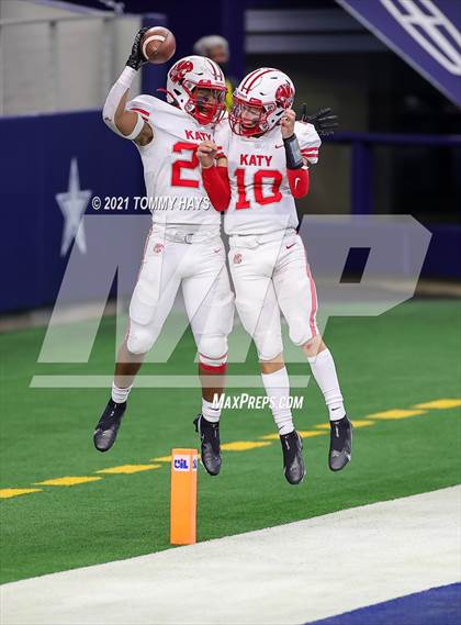 Thumbnail 3 in Cedar Hill vs. Katy (UIL Class 6A D2 Final) photogallery.