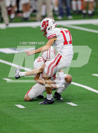 Thumbnail 3 in Cedar Hill vs. Katy (UIL Class 6A D2 Final) photogallery.