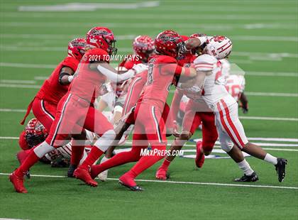 Thumbnail 1 in Cedar Hill vs. Katy (UIL Class 6A D2 Final) photogallery.