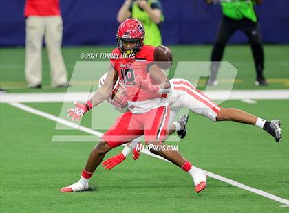 Thumbnail 2 in Cedar Hill vs. Katy (UIL Class 6A D2 Final) photogallery.