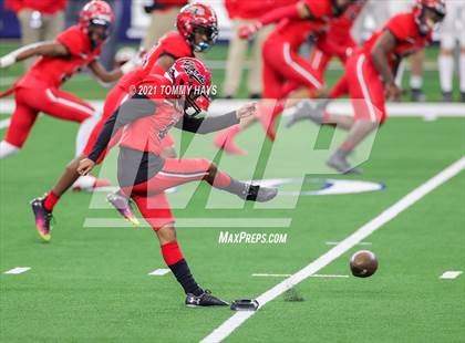 Thumbnail 3 in Cedar Hill vs. Katy (UIL Class 6A D2 Final) photogallery.