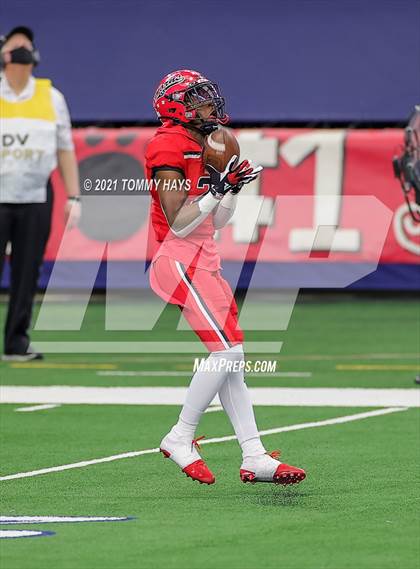 Thumbnail 2 in Cedar Hill vs. Katy (UIL Class 6A D2 Final) photogallery.