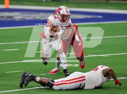 Thumbnail 2 in Cedar Hill vs. Katy (UIL Class 6A D2 Final) photogallery.
