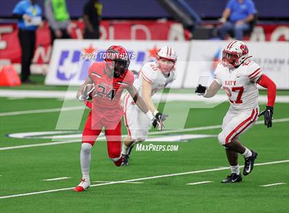 Thumbnail 2 in Cedar Hill vs. Katy (UIL Class 6A D2 Final) photogallery.