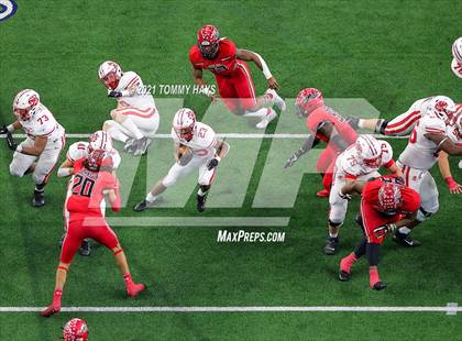 Thumbnail 1 in Cedar Hill vs. Katy (UIL Class 6A D2 Final) photogallery.